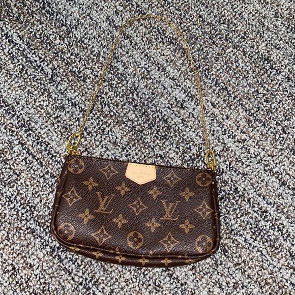 LV logo multiple bag attachments bag - Picture 4 of 6